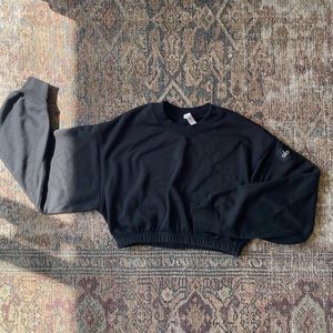 Alo Yoga Cropped Tailored Crew Neck
